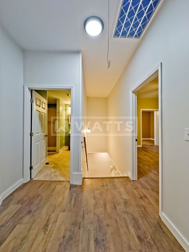 Building Photo - 1022 28th Pl S