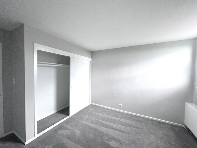 Building Photo - 3950 N Lake Shore Dr