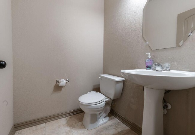 Building Photo - 1509 Greenside Dr
