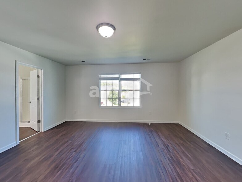 Building Photo - 301 Groves Stone Dr