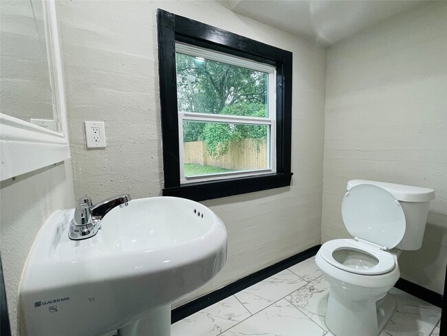 Building Photo - 2187 Franklin St