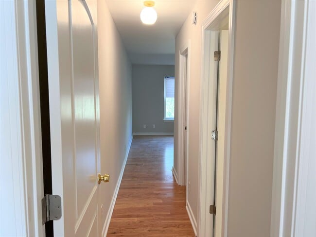 Building Photo - 980 Sutton Ct