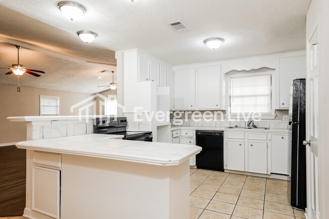 Building Photo - 5048 Riverwood Cir