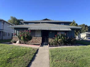 Building Photo - 4479 La Cresta Way