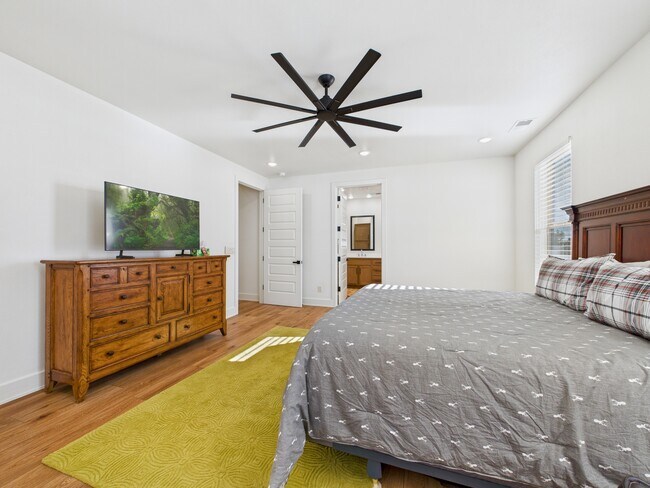 Building Photo - 113 Coker Ln