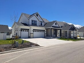 Building Photo - Trails and more at this Harvest Park Home in Mapleton!!