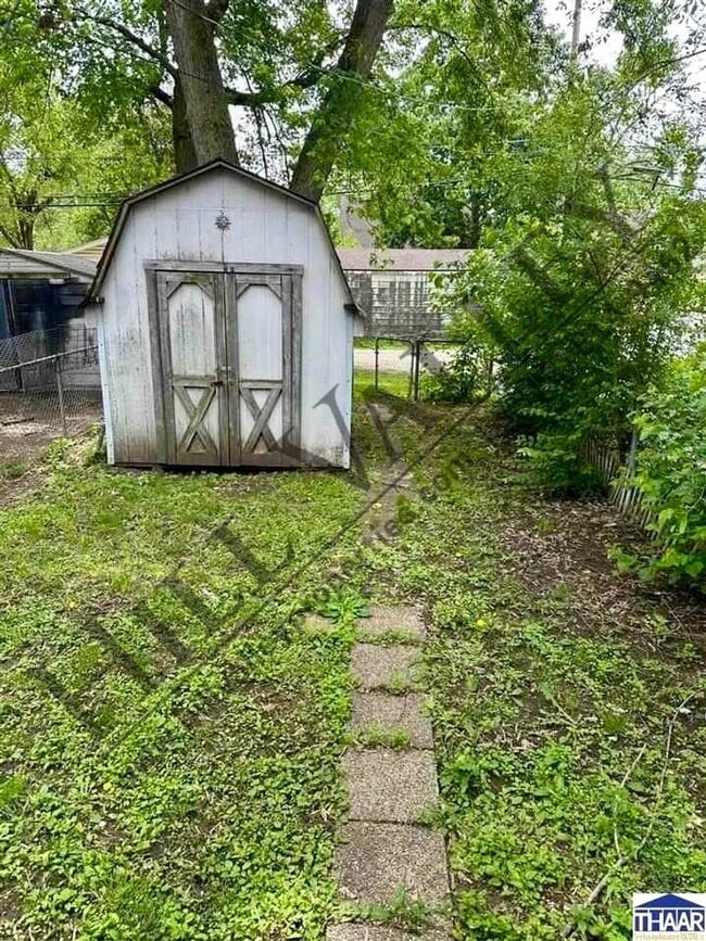 Building Photo - One Bedroom Home - North