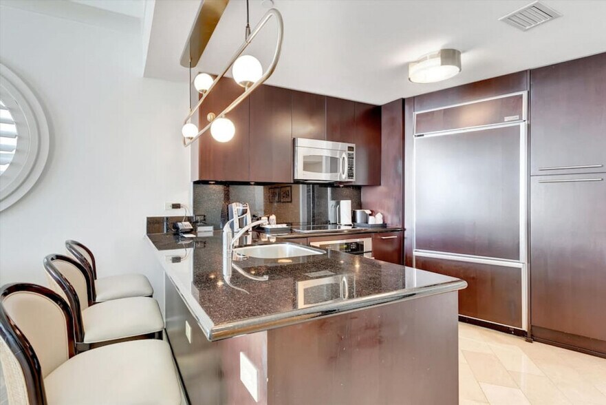 Building Photo - 4391 Collins Ave