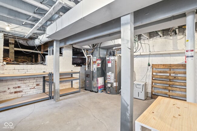 Building Photo - 1531 N College Ave