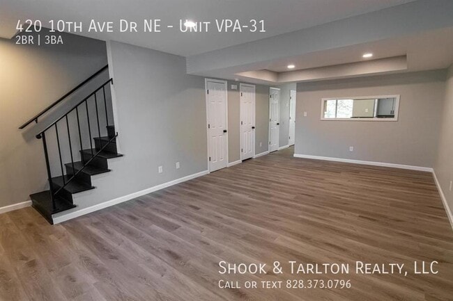 Building Photo - 420 10th Ave Dr NE