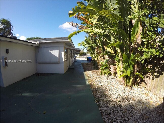 Building Photo - 1842 McKinley St