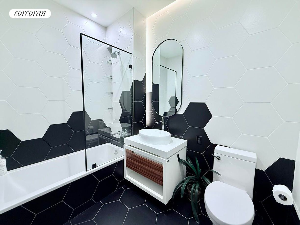 Building Photo - 10 Montieth St