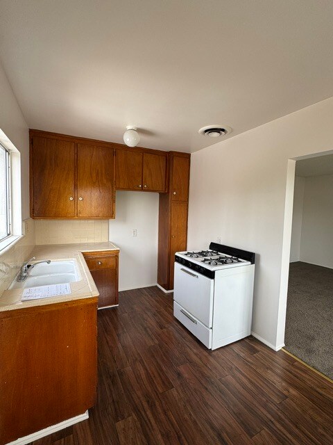 Building Photo - 130 N Ivy Ave