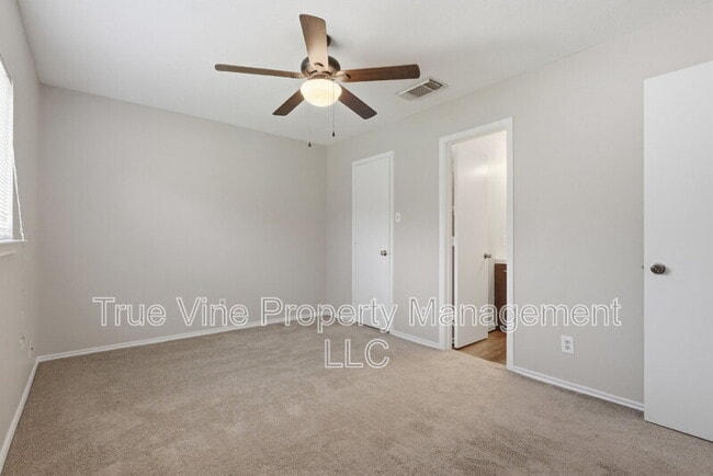 Building Photo - 6810 Saharastone Dr