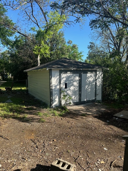 Building Photo - 3821 Homan Ave