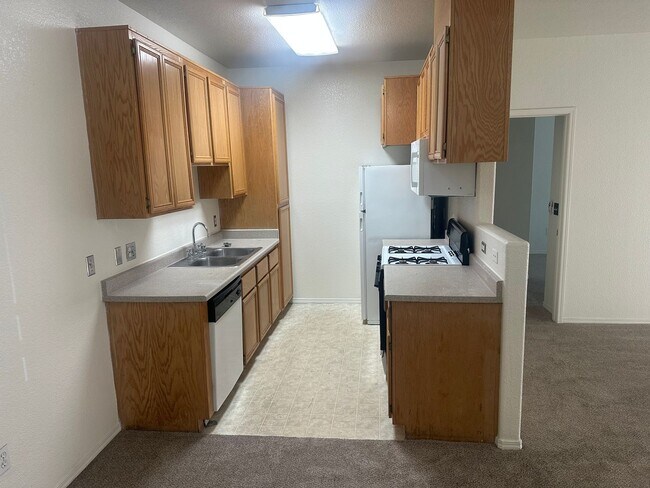 Building Photo - NE Near Nellis! Gated! Community Pool, Spa...