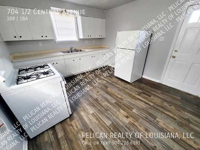Building Photo - 704 1/2 Central Avenue-