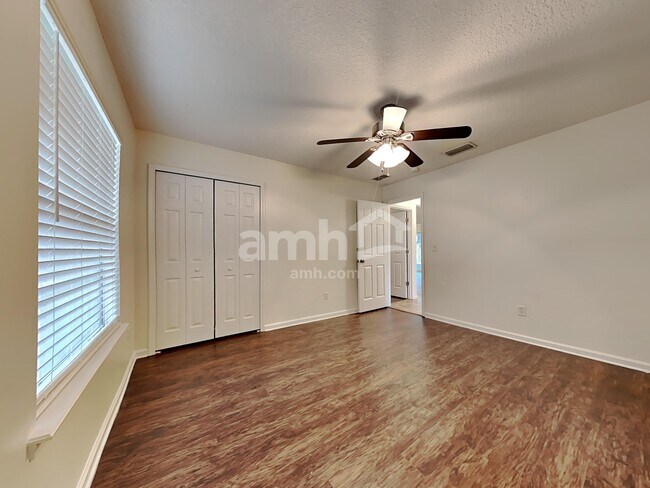 Building Photo - 3365 Shelley Dr