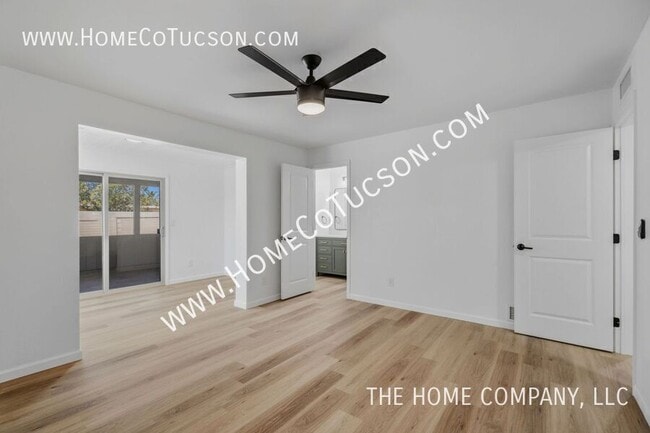 Building Photo - 7461 E Victoria Dr