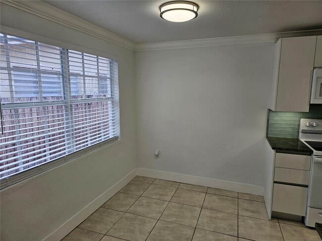 Building Photo - 651 SW 66th Ave