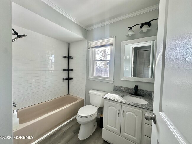 Building Photo - 80 Larkin Pl