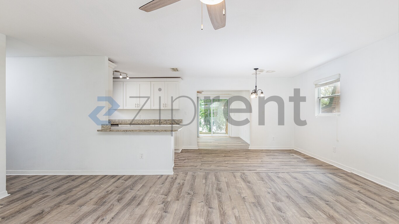 Building Photo - Unit