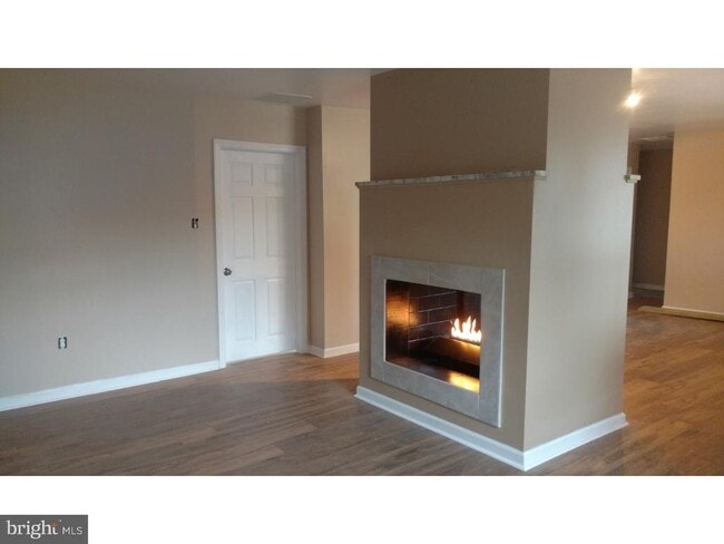 Building Photo - 17 5th Ave