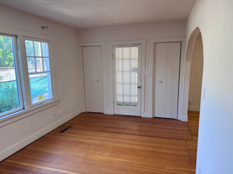 Building Photo - 280 3rd St