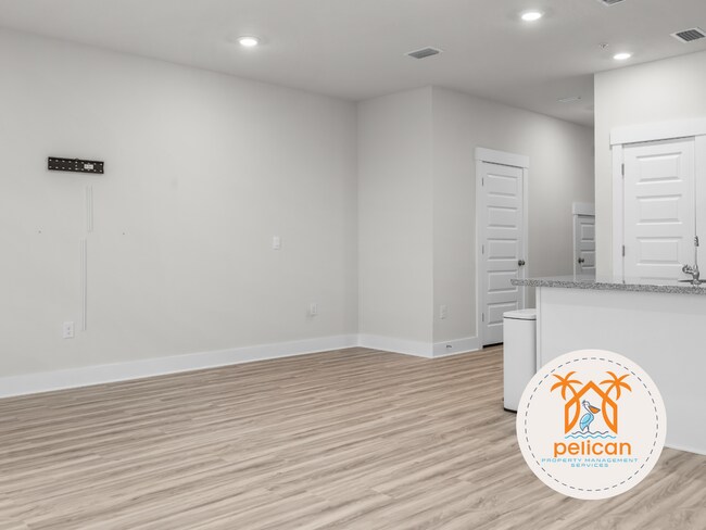 Building Photo - Modern 3-Bedroom Townhome in Gated Community