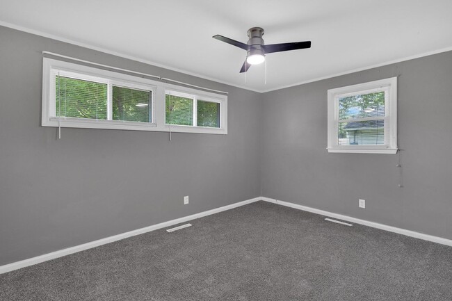 Building Photo - 3 bedroom Northwoods Home