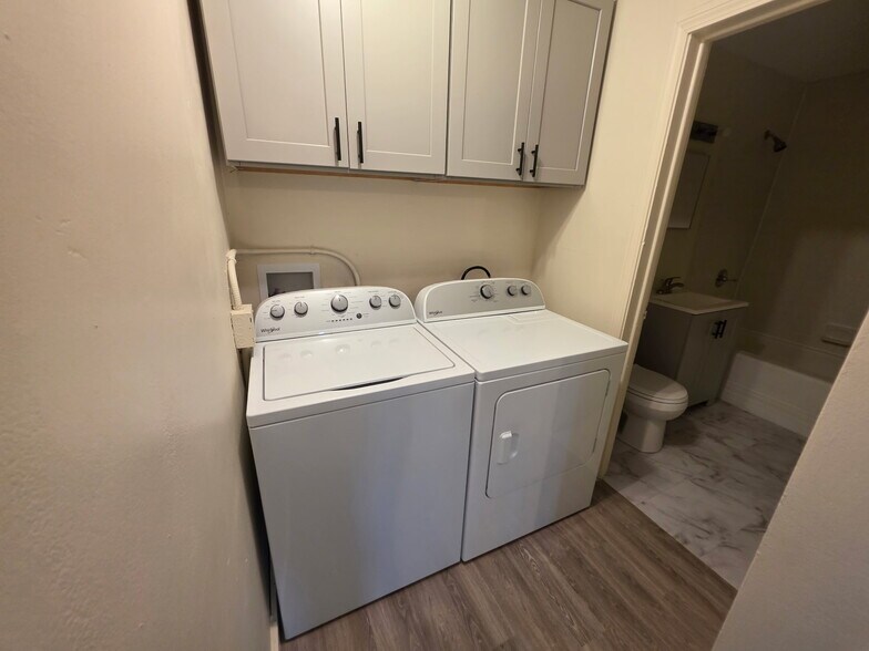 Building Photo - 64 Albany St