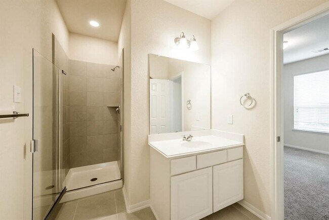 Building Photo - Beautiful stone front 4 bedroom, 3 bath home has bay windows in breakfast nook & master. It is on...
