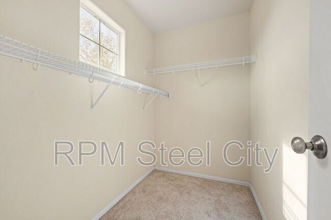 Building Photo - 2231 Meadowlark Ln