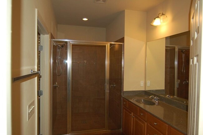 Building Photo - 3327 Castleberry Village Dr