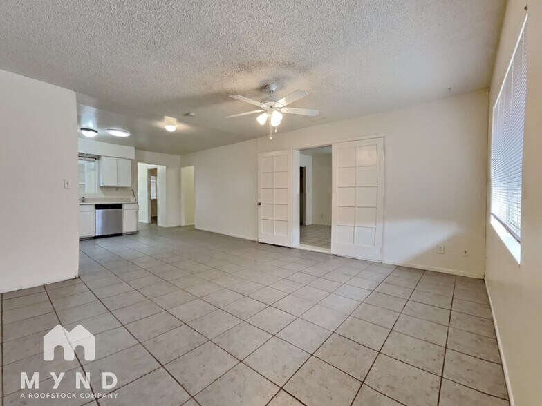 Building Photo - 1515 E Orange St
