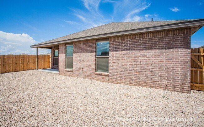 Building Photo - 921 Tulane St