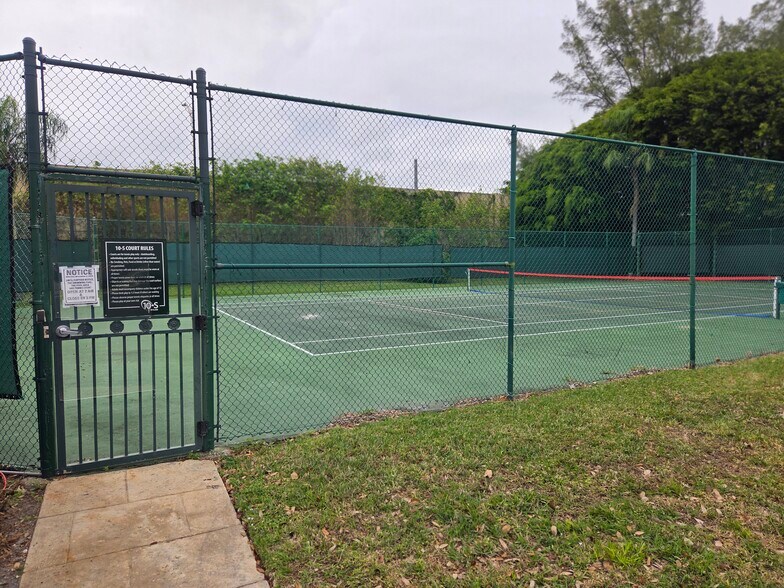 Building Photo - 330 NW 67th St