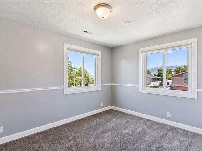 Building Photo - North Salt Lake Amazing 6 bed 3.5 bath family home