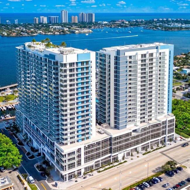 Building Photo - 220 Lake Shore Dr