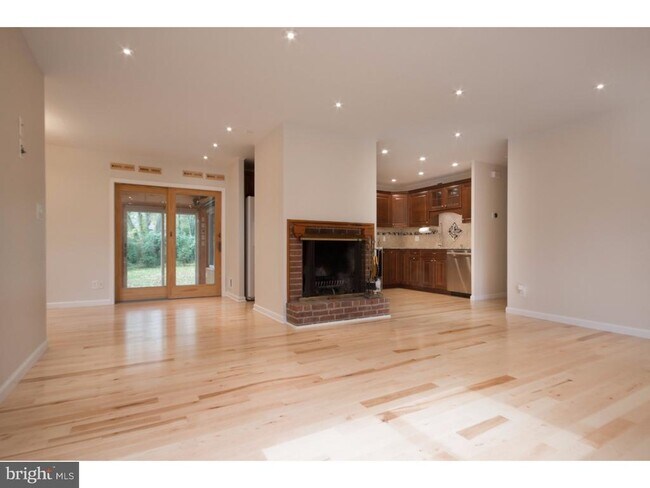 Building Photo - 384 Walnut Ln