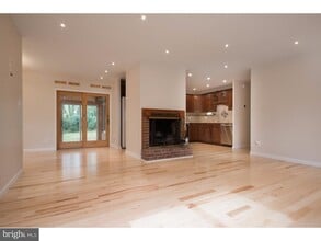 Building Photo - 384 Walnut Ln