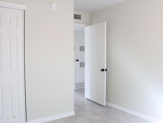 Building Photo - Beautiful 3 bed/2 baths and more for RENT