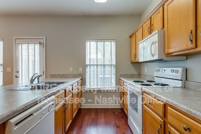 Building Photo - 553 Rosedale Ave