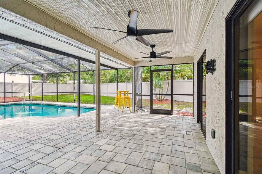 Building Photo - 2504 Gulfbreeze Cir