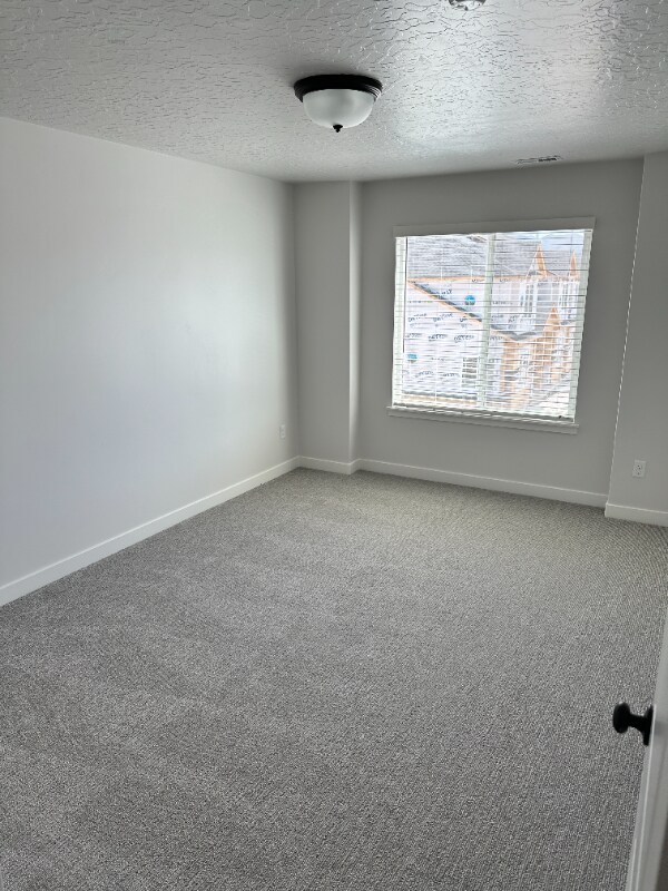 Building Photo - 894 N Hillcrest Rd