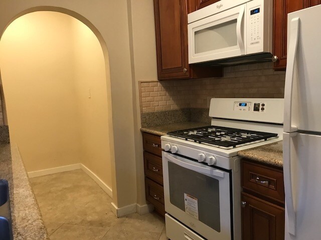 Primary Photo - 731½ East Broadway