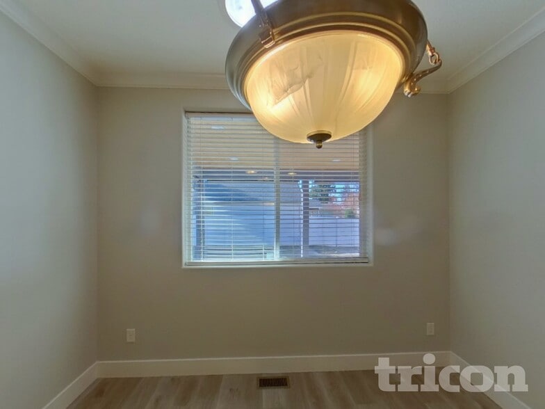 Building Photo - 7924 NE 20th St