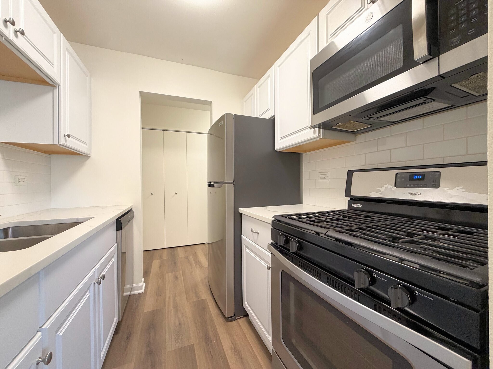 Building Photo - 889 Trace Dr