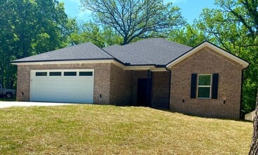 Building Photo - Newer 3 Bedroom 2 Bath home on Large lot!!!