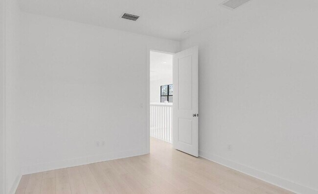 Building Photo - 13174 Artisan Cir